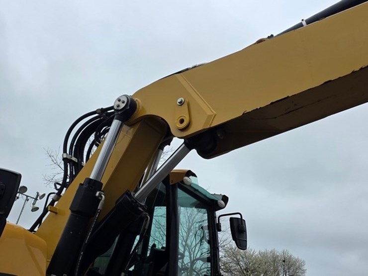 2018-caterpillar-m322f-image-12