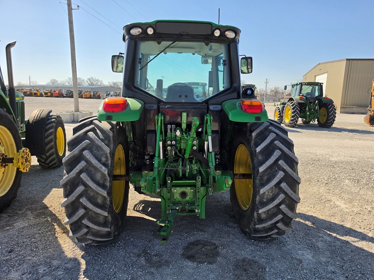 2020-john-deere-6110m-image-12