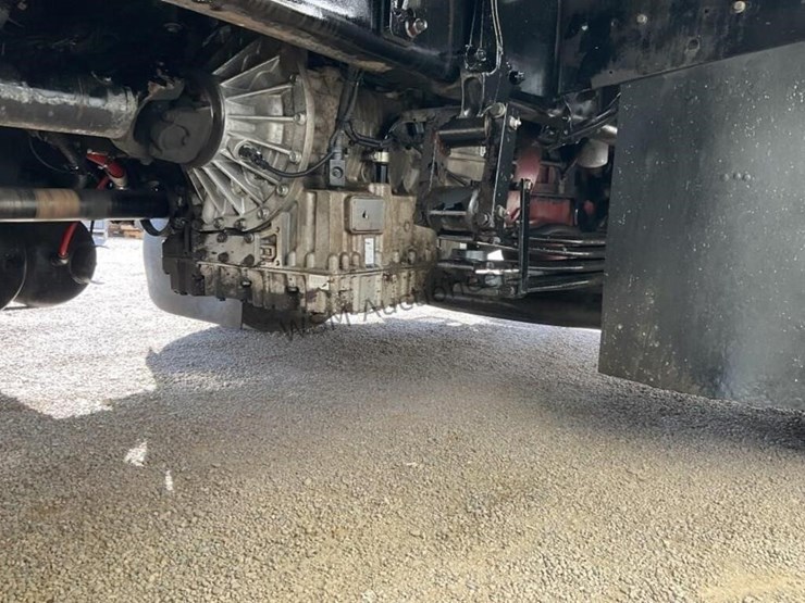 2014-peterbilt-320-image-25