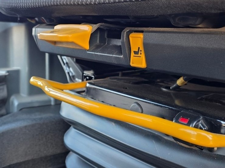 2024-caterpillar-930-image-66