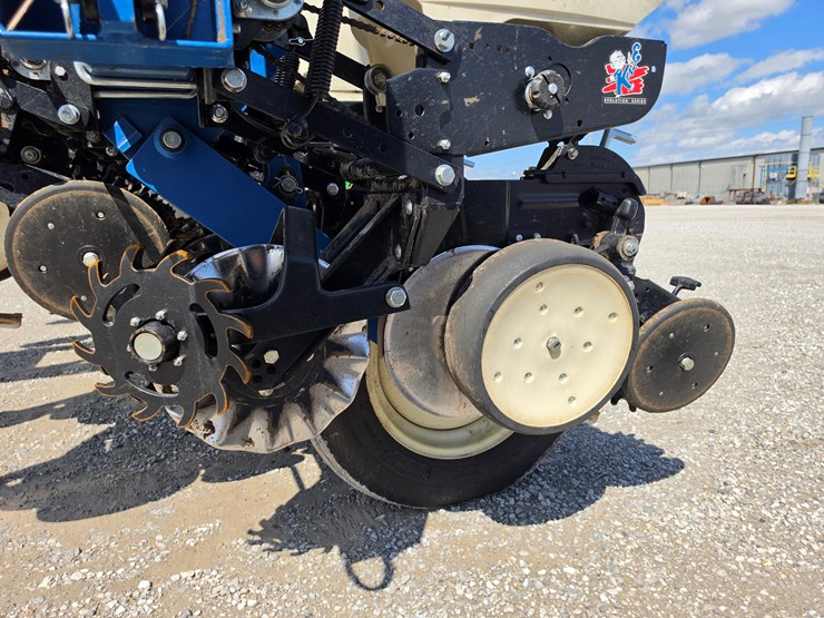 2016-kinze-3000-image-7