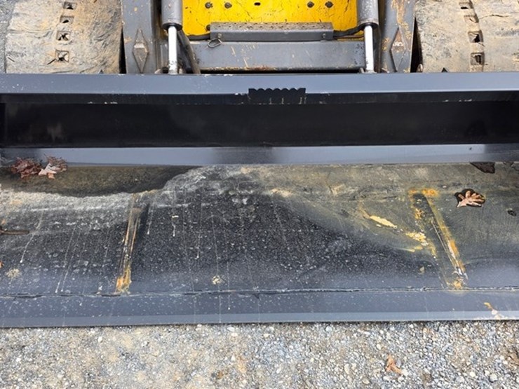 2010-new-holland-c185-image-36