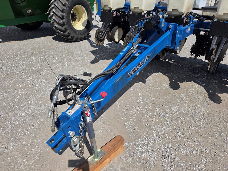 2016-kinze-3000-image-2