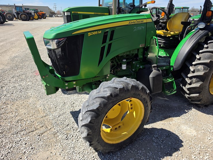 2014-john-deere-5085m-image-19
