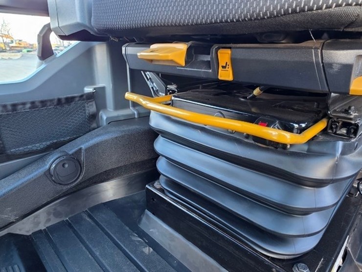 2024-caterpillar-930-image-67