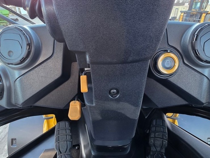 2024-caterpillar-930-image-70