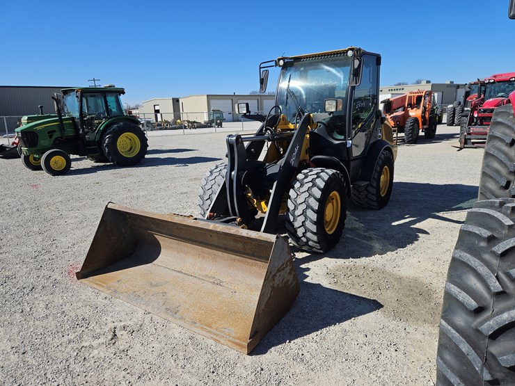 2013-deere-204k-image-22