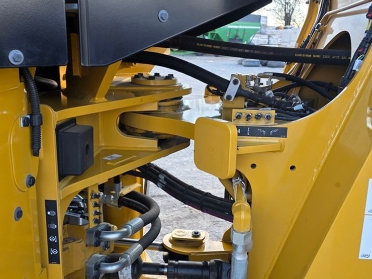 2024-caterpillar-930-image-39