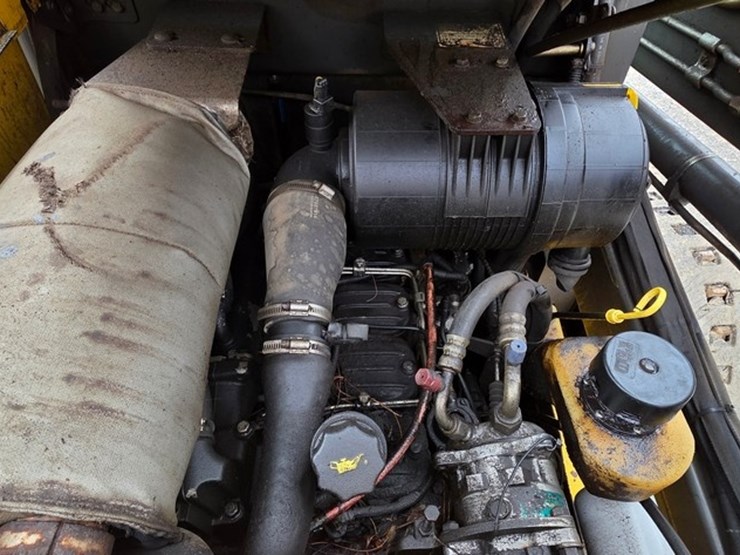 2010-new-holland-c185-image-41