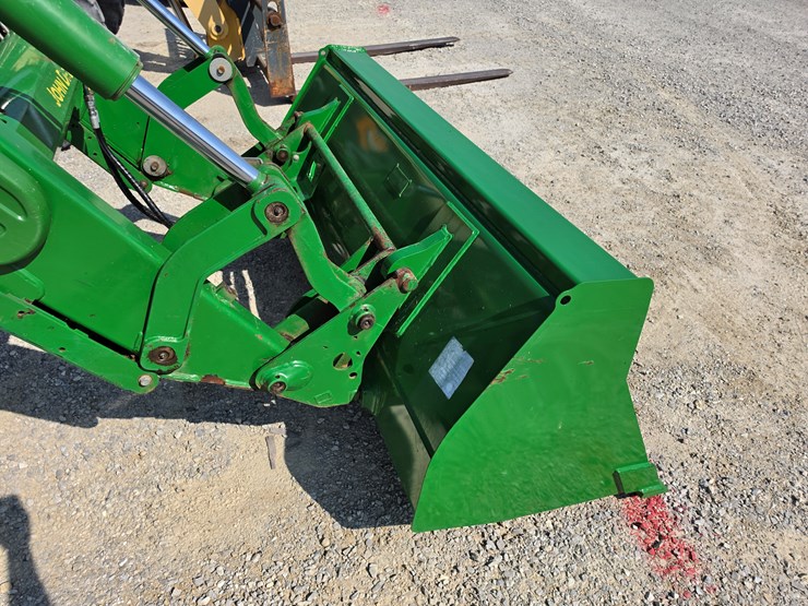 2017-john-deere-6110m-image-6