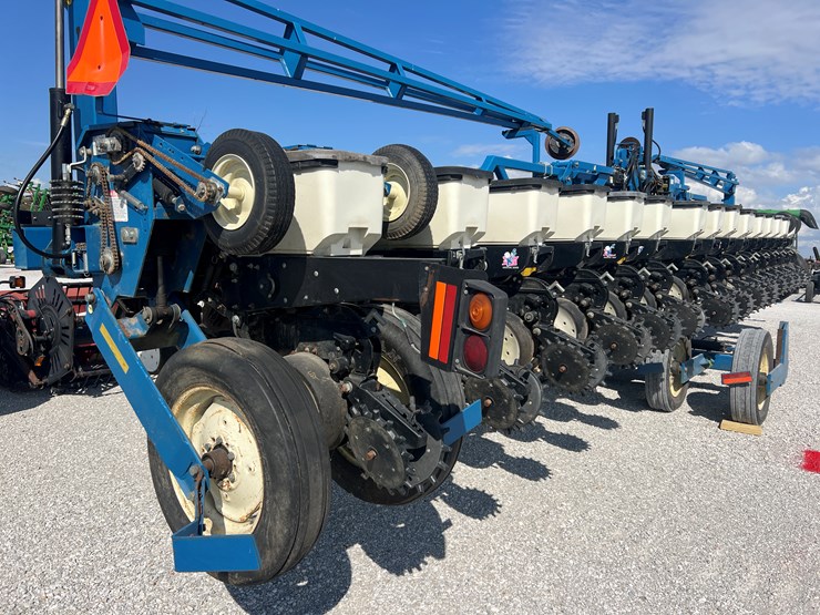 2002-kinze-3600-image-8