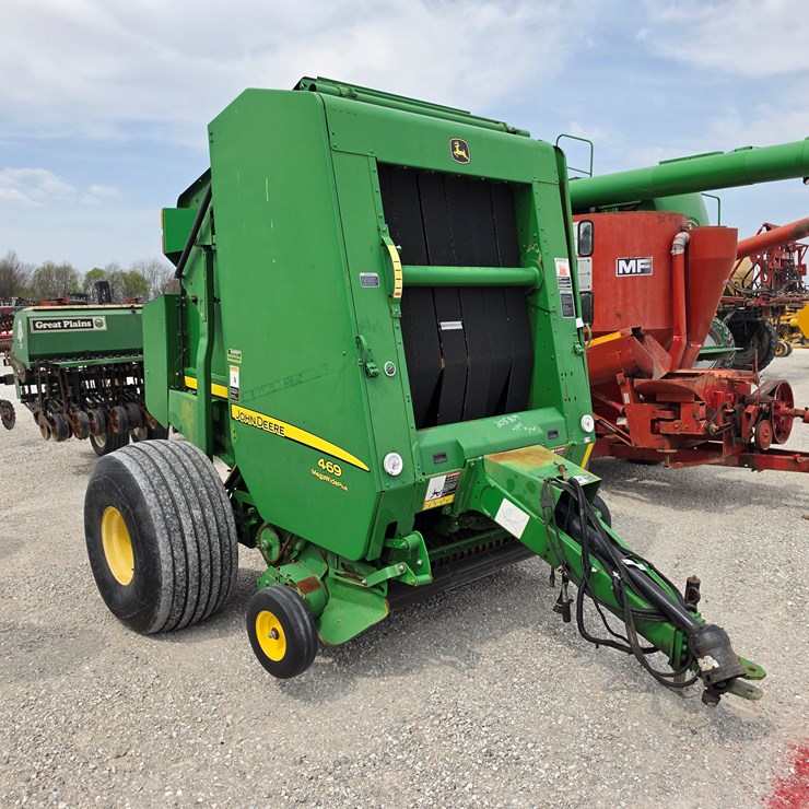 2015 JOHN DEERE 469