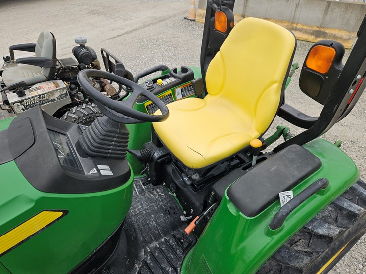 2017-john-deere-3033r-image-4