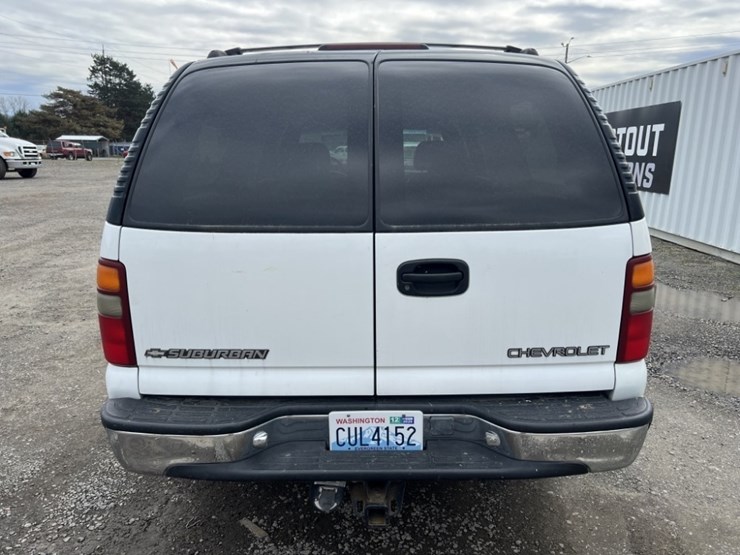 2001-chevrolet-suburban-image-5