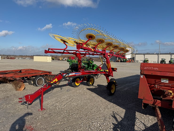 2025-new-holland-1225-image-1