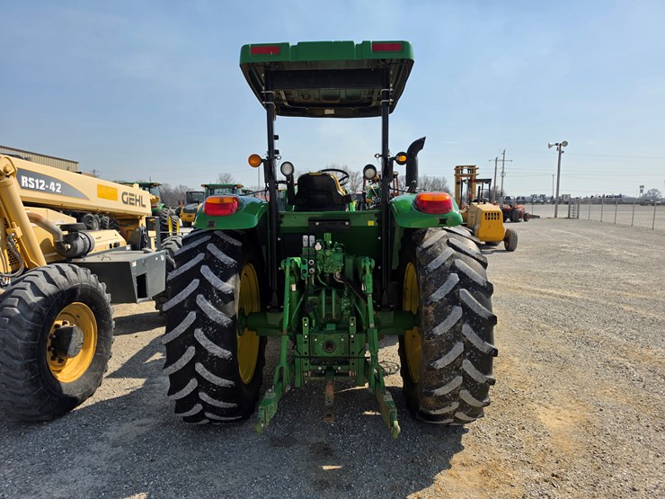 2017-john-deere-6110m-image-11