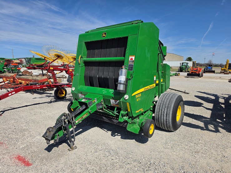 2010-john-deere-568-image-1
