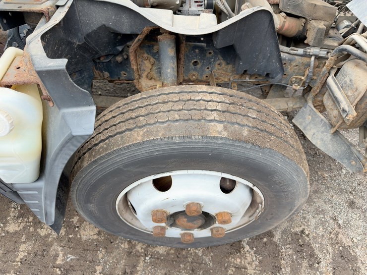 2014-mitsubishi-fuso-fe160-image-11