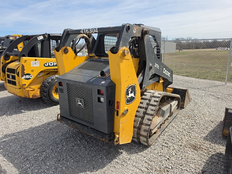 2022-deere-317g-image-17