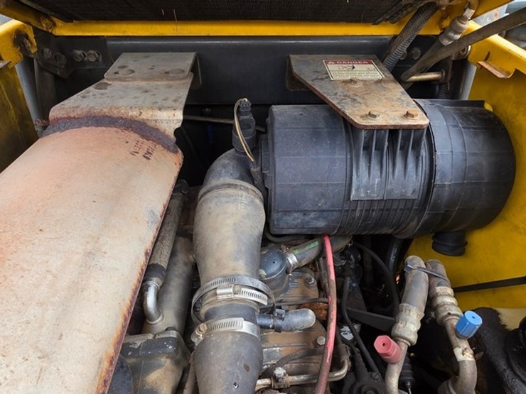 2008-new-holland-c185-image-42