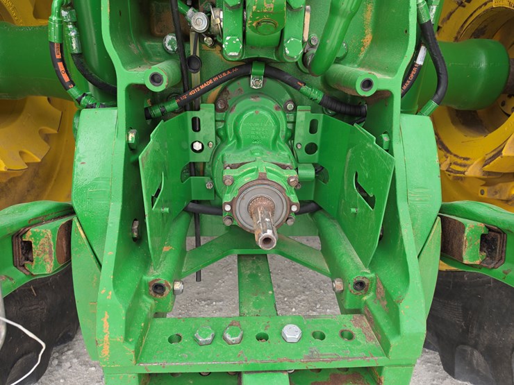 2011-john-deere-8235r-image-16