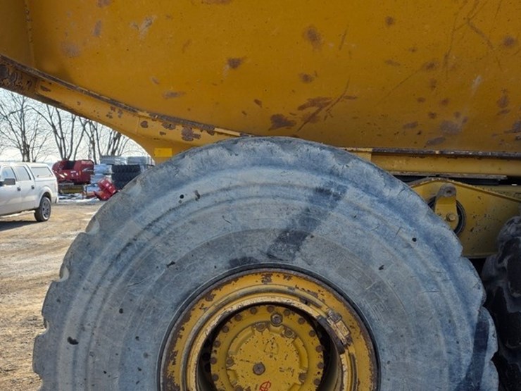 2014-caterpillar-740b-image-36