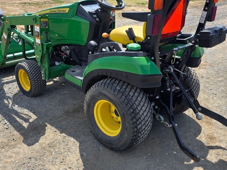 2014-john-deere-1025r-image-16