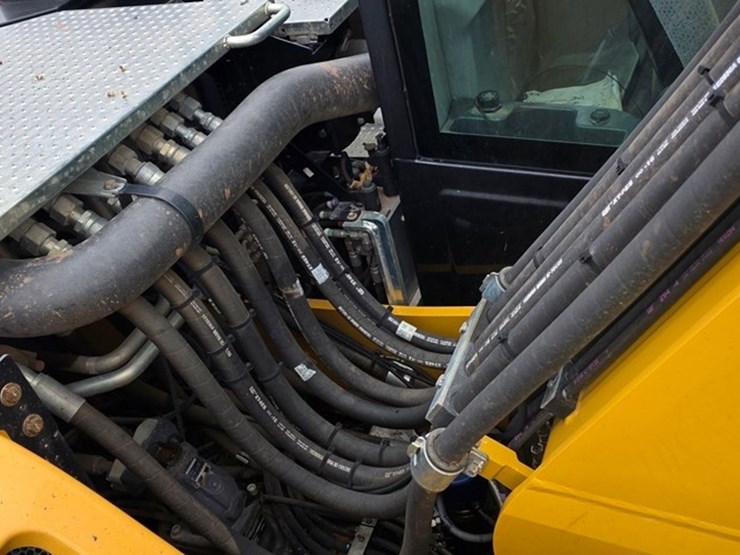 2018-caterpillar-m322f-image-63