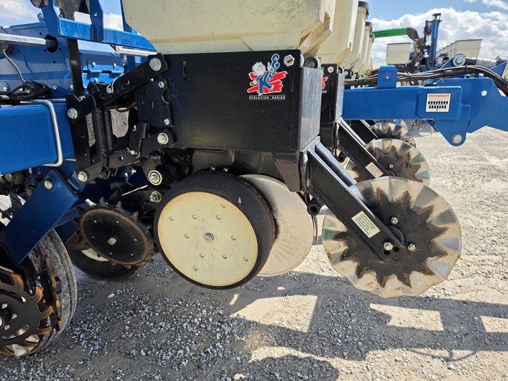 2016-kinze-3000-image-13