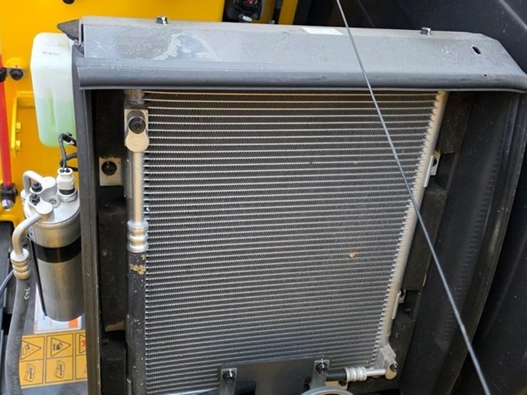 2020-new-holland-e57c-image-54