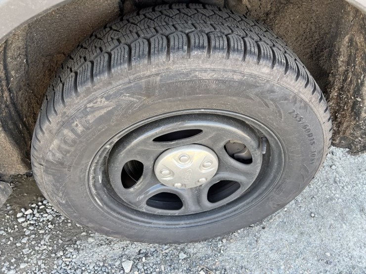 2020-ford-explorer-image-17