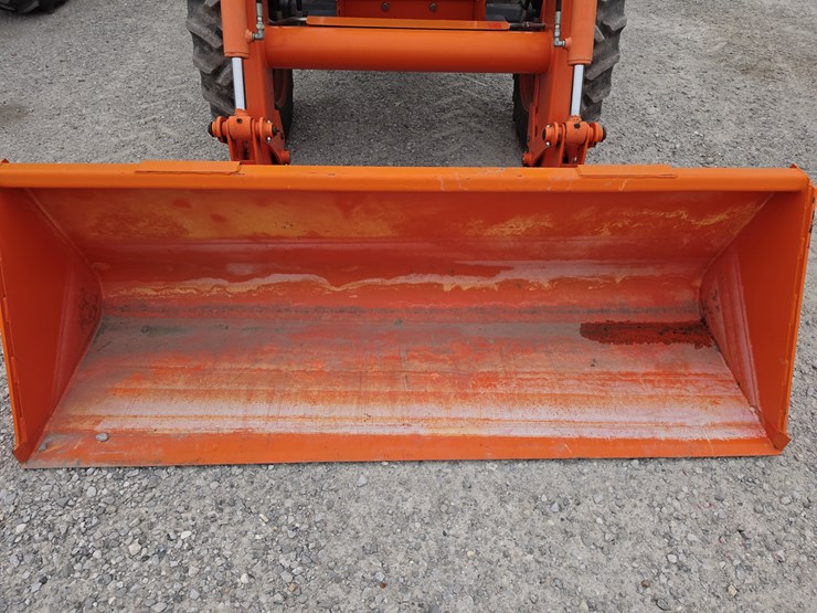 2014-kubota-m6060-image-3