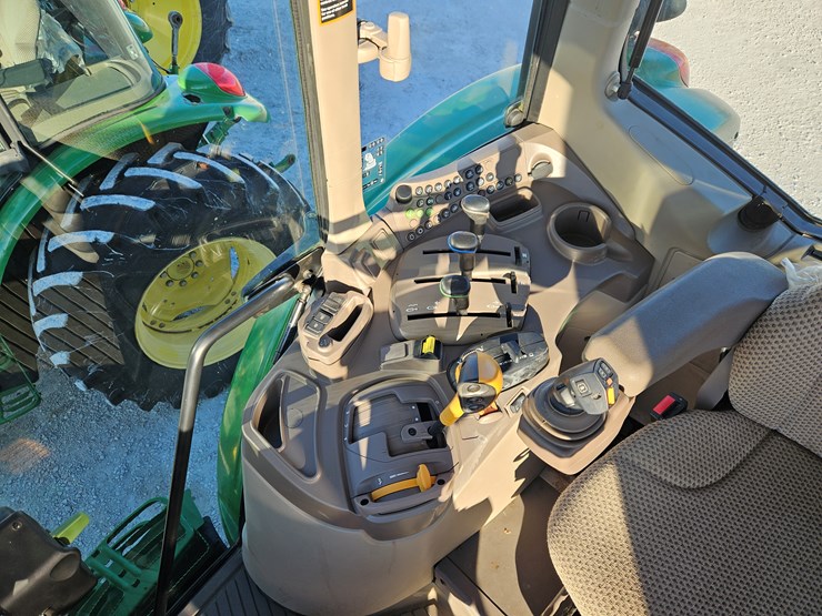 2024-john-deere-6175m-image-12