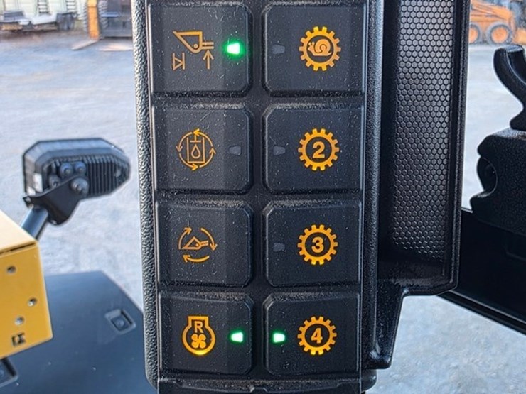 2024-caterpillar-930-image-86