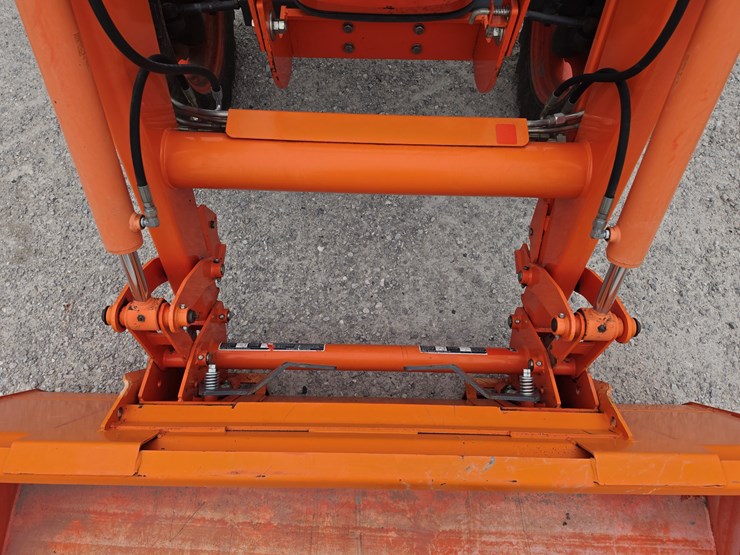 2014-kubota-m6060-image-5