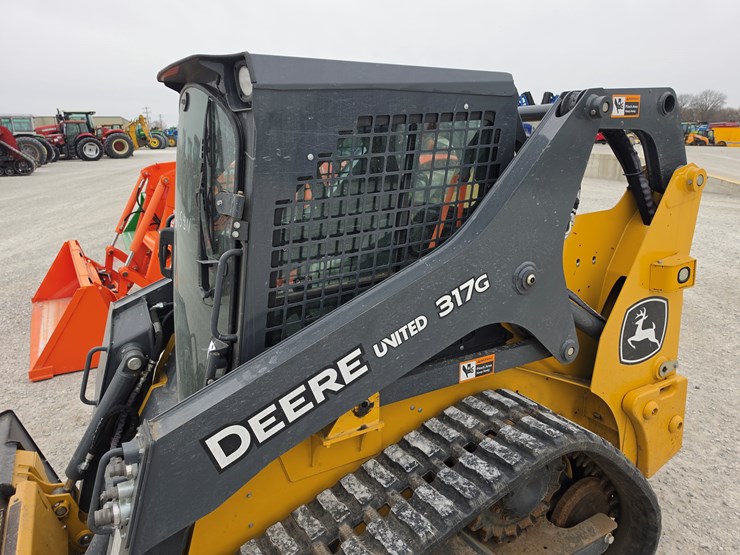 2023-deere-317g-image-13