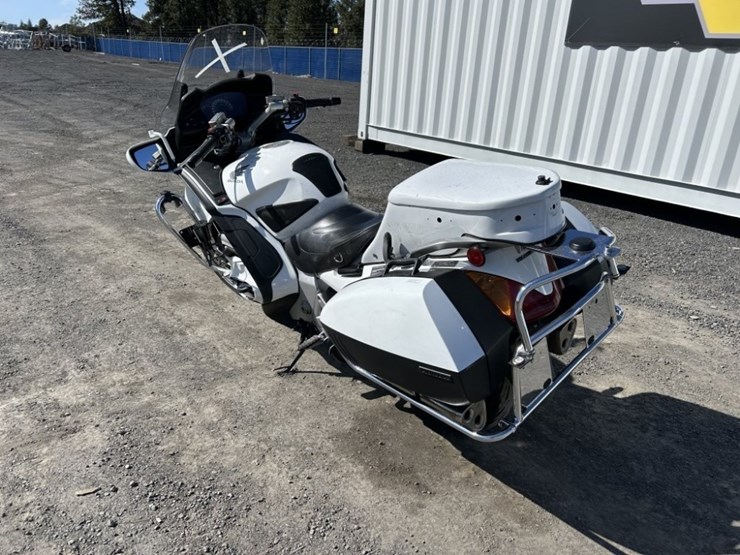 2009-honda-st1300-motorcycle-image-3