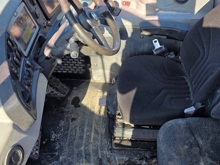 2014-caterpillar-740b-image-70