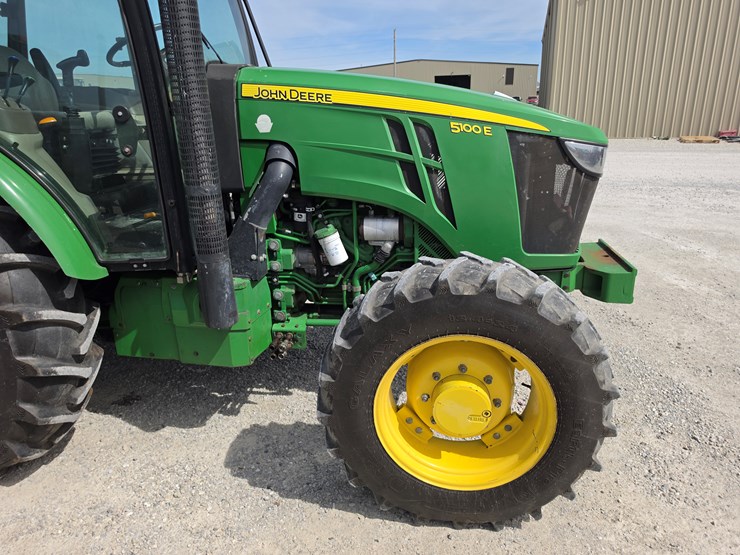 2016-john-deere-5100e-image-4