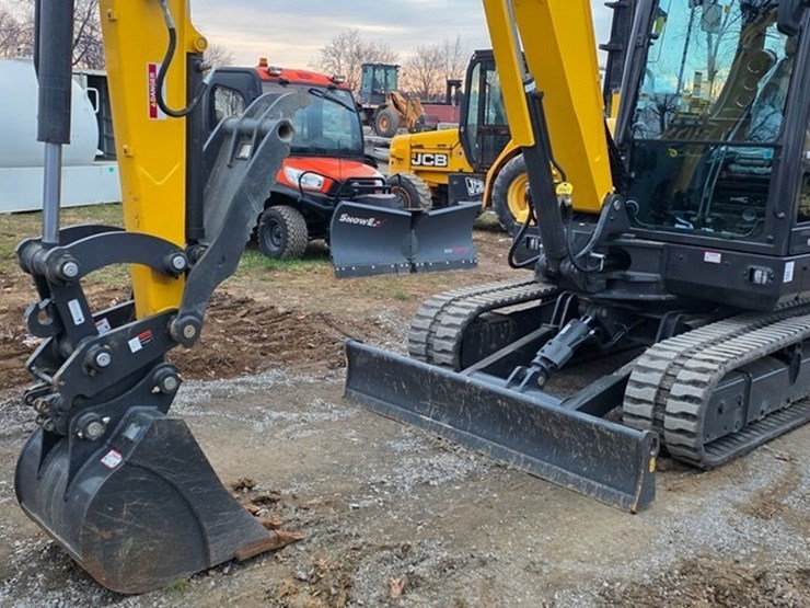 2020-new-holland-e57c-image-47