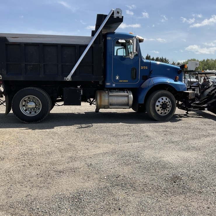 2001 PETERBILT 330
