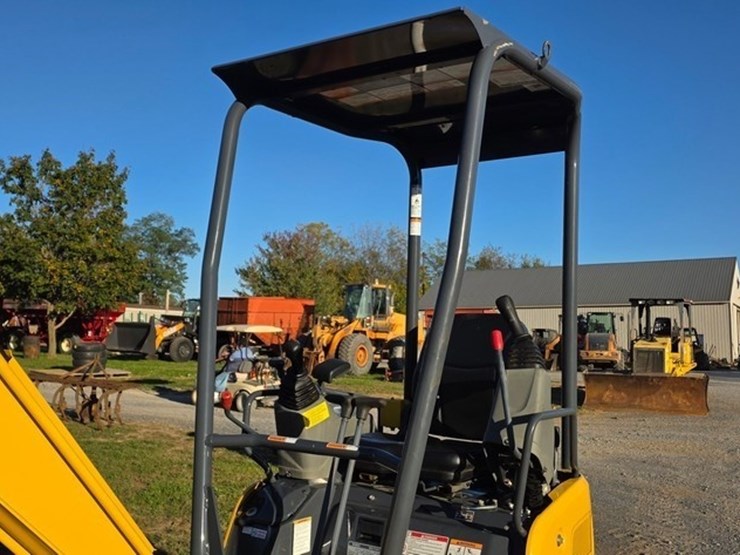 2022-kobelco-sk17sr-image-12