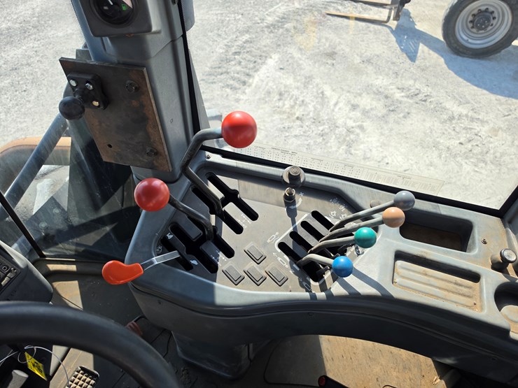 2000-new-holland-9384-image-19