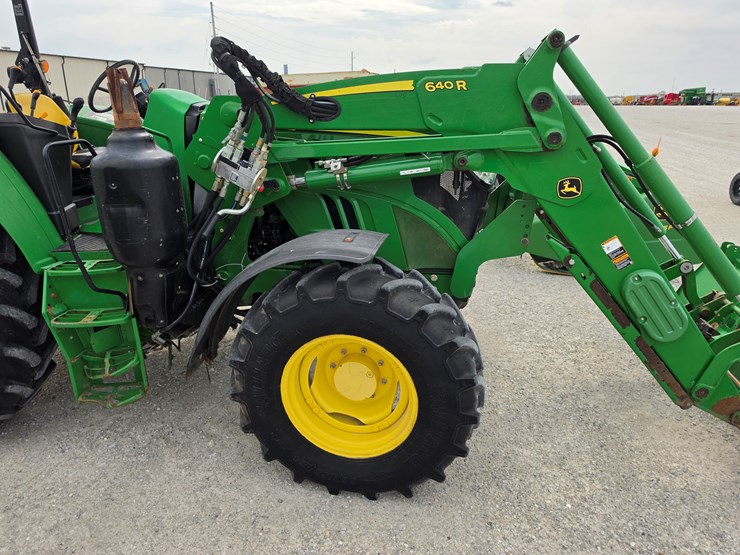 2017-john-deere-6120m-image-22