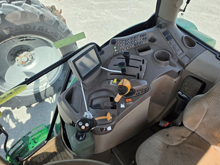 2016-john-deere-6110r-image-12