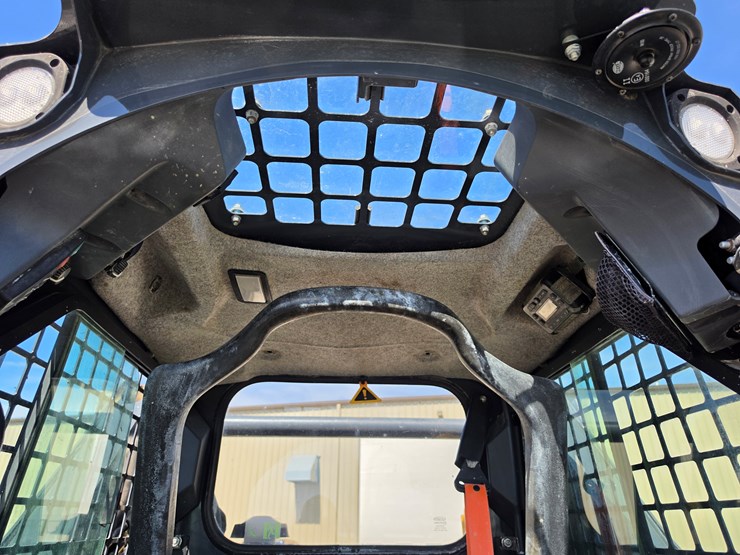 2023-deere-317g-image-8