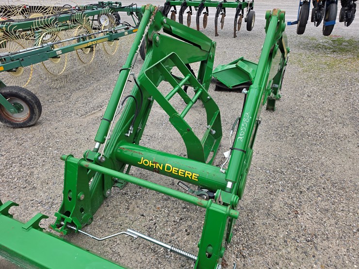 2021-john-deere-700m-image-3
