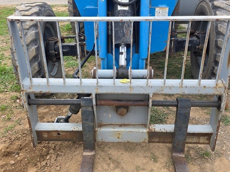 2011-genie-gth844-image-33