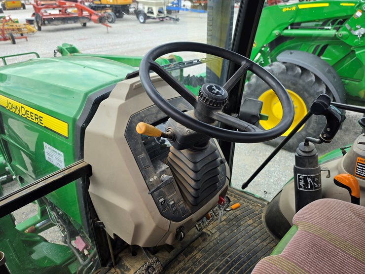 2014-john-deere-6140d-image-13