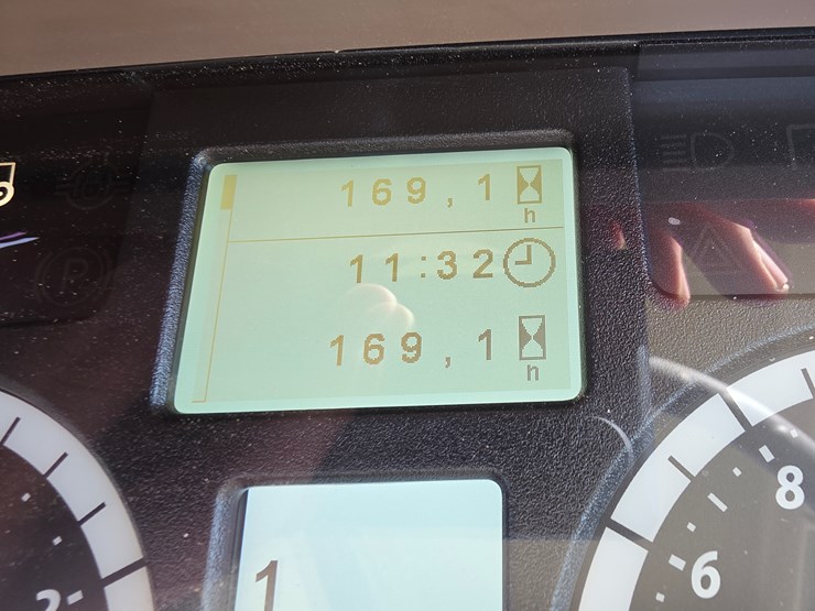 2019-john-deere-6130m-image-21